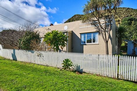 Photo of property in 7 Ames Street, Paekakariki, 5034