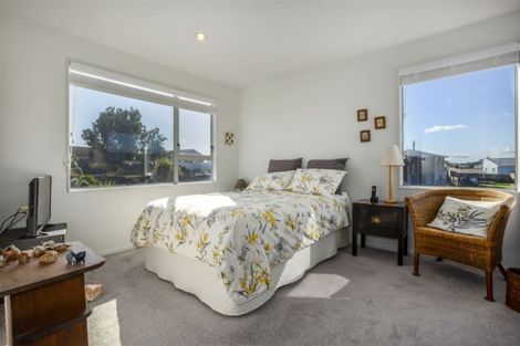 Photo of property in 12 Scott Avenue, Otaki Beach, Otaki, 5512