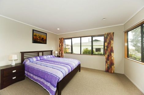 Photo of property in 19 Farquhar Road, Glendene, Auckland, 0602