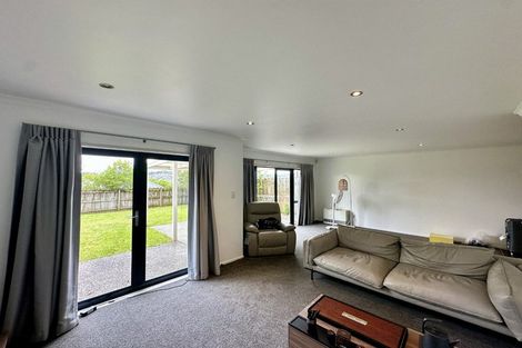 Photo of property in 45 Sonoma Crescent, Oteha, Auckland, 0632