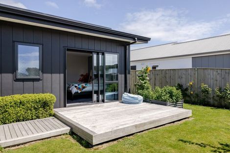 Photo of property in 77 Freedom Drive, Kelvin Grove, Palmerston North, 4414