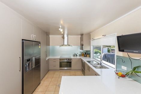 Photo of property in 5 Cherub Place, West Harbour, Auckland, 0618