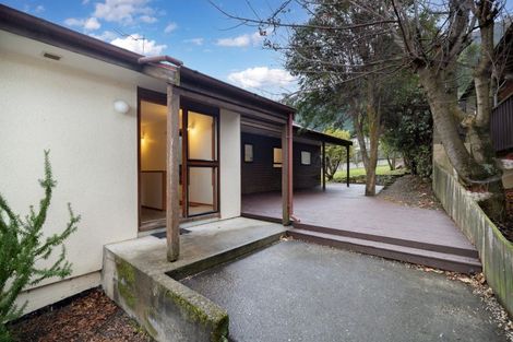 Photo of property in 8 Avalon Crescent, Fernhill, Queenstown, 9300