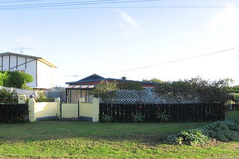 Photo of property in 34 Hemara Street, Waikanae Beach, Waikanae, 5036