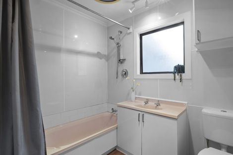 Photo of property in 8 Tahurangi Place, Spotswood, New Plymouth, 4310