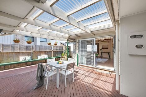 Photo of property in 10 Borrowdace Avenue, Botany Downs, Auckland, 2010