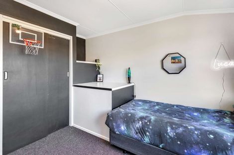 Photo of property in 5 Rangitira Avenue, Palmerston North, 4414