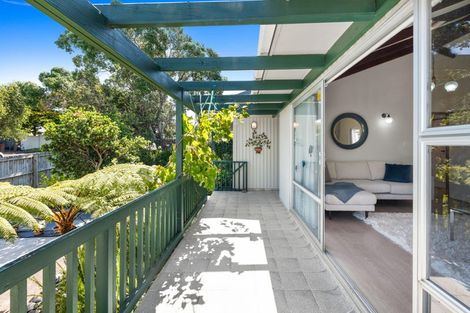 Photo of property in 10 Borrowdace Avenue, Botany Downs, Auckland, 2010