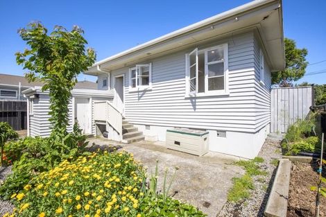 Photo of property in 16 Alexander Road, Raumati Beach, Paraparaumu, 5032