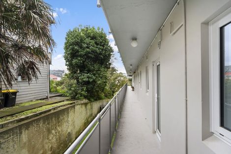 Photo of property in Kingsgate Flats, 10 Austin Street, Mount Victoria, Wellington, 6011