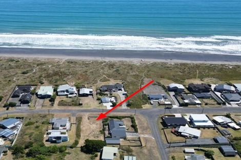 Photo of property in 33 Marine Parade South, Foxton Beach, Foxton, 4815