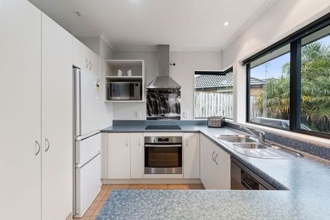 Photo of property in 25 Black Teal Close, Unsworth Heights, Auckland, 0632