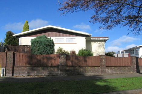 Photo of property in 28 Raglan Avenue, Cloverlea, Palmerston North, 4412