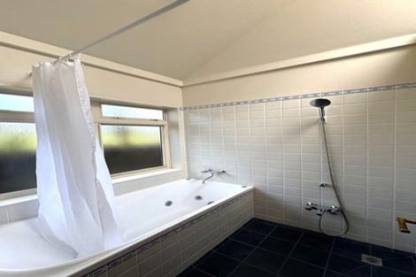 Photo of property in 41 Queensway, Three Kings, Auckland, 1024