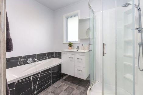 Photo of property in 105 Parkvale Road, Karori, Wellington, 6012