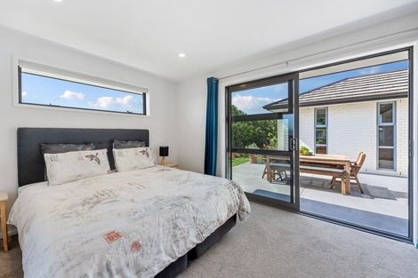 Photo of property in 6 Greenridge Lane, Merrilands, New Plymouth, 4312