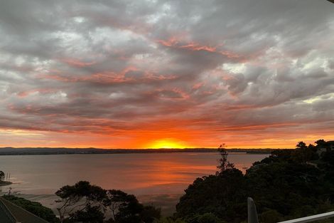 Photo of property in 5 Poaka Place, Beach Haven, Auckland, 0626