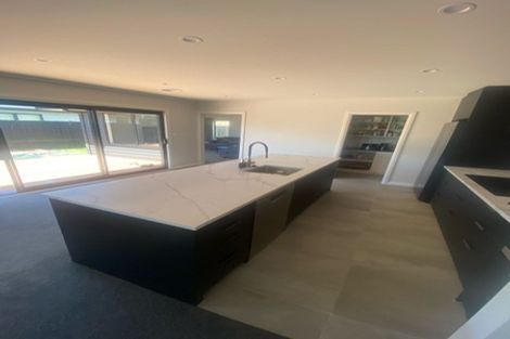 Photo of property in 28 Atlantic Drive, Fitzherbert, Palmerston North, 4410