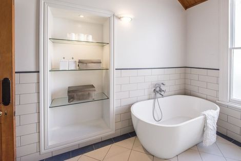 Photo of property in 21 Cheltenham Road, Devonport, Auckland, 0624