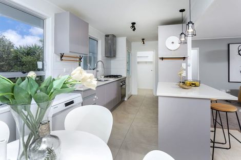 Photo of property in 16 West Glade Crescent, Birkenhead, Auckland, 0626