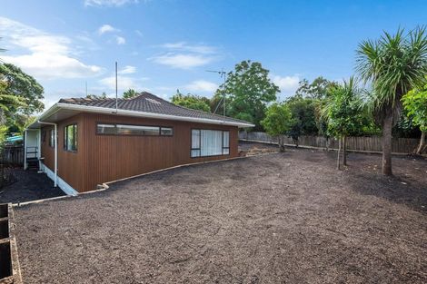 Photo of property in 2/7 Tallington Crescent, Torbay, Auckland, 0630