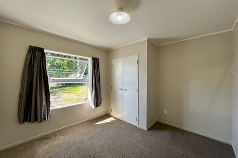 Photo of property in 2/5 Woodall Place, Totara Vale, Auckland, 0627