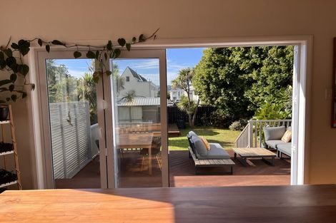 Photo of property in 123 Queens Drive, Lyall Bay, Wellington, 6022