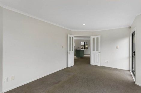 Photo of property in 2/14 Mossop Rise, Glenfield, Auckland, 0629