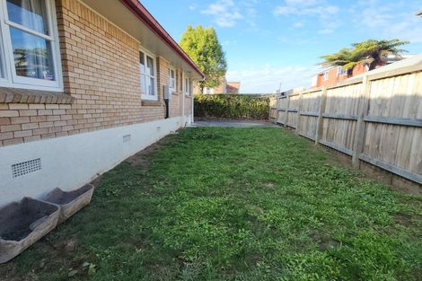 Photo of property in 11 Knighton Road, Hillcrest, Hamilton, 3216