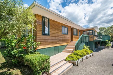 Photo of property in 16 Deane Avenue, Titirangi, Auckland, 0604
