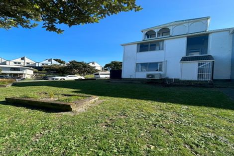 Photo of property in 112 Akaroa Drive, Maupuia, Wellington, 6022