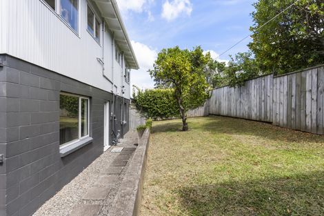 Photo of property in 2/29 Sealy Road, Torbay, Auckland, 0630