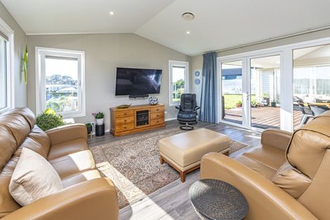 Photo of property in 12 Longbeach Drive, Castlecliff, Whanganui, 4501