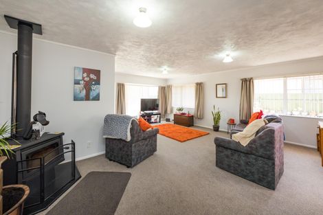 Photo of property in 21 Colonial Place, Kelvin Grove, Palmerston North, 4414