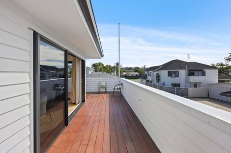 Photo of property in 2/30 Eastern Beach Road, Eastern Beach, Auckland, 2012