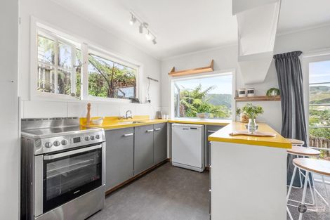 Photo of property in 10 Tiroiti Grove, Stokes Valley, Lower Hutt, 5019