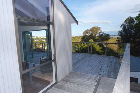 Photo of property in 81 College Road, Northcote, Auckland, 0627