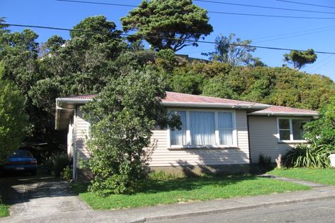 Photo of property in 8 Beverley Grove, Paparangi, Wellington, 6037