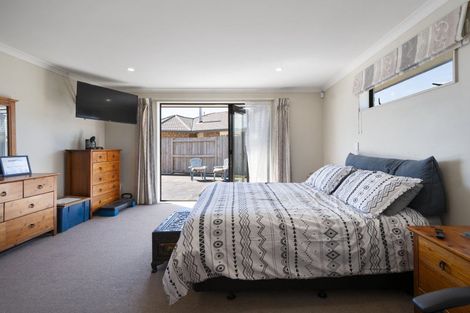 Photo of property in 42 Peter Hall Drive, Kelvin Grove, Palmerston North, 4414