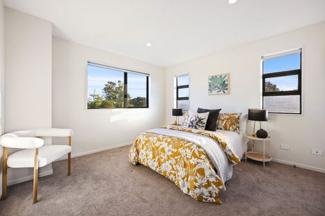 Photo of property in 33a Jillteresa Crescent, Half Moon Bay, Auckland, 2012