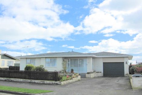 Photo of property in 28 Solway Street, Levin, 5510