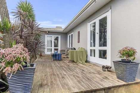 Photo of property in 71 Mountain Road, Sentry Hill, New Plymouth, 4373