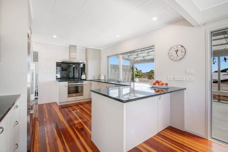 Photo of property in 9 Devonshire Road, Unsworth Heights, Auckland, 0632