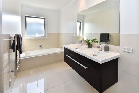Photo of property in 6 Henriette Place, The Gardens, Auckland, 2105