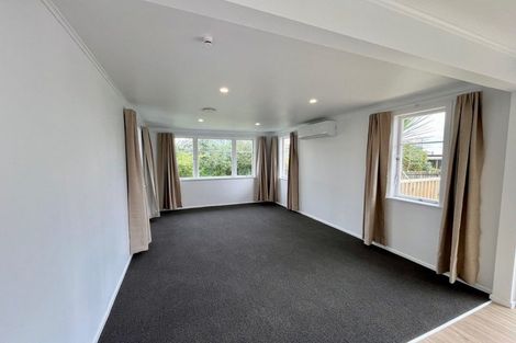 Photo of property in 6 Hurley Place, Kelston, Auckland, 0602