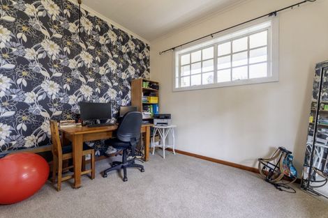 Photo of property in 72 Timaru Road, Waimate, 7924