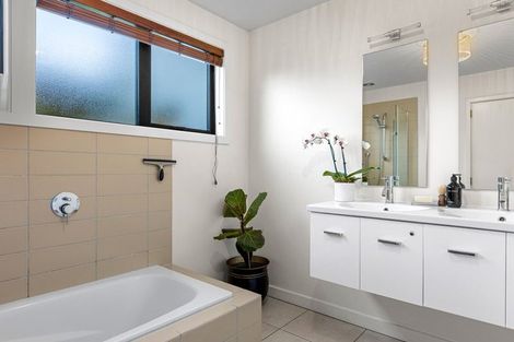 Photo of property in 69 Searells Road, Strowan, Christchurch, 8052