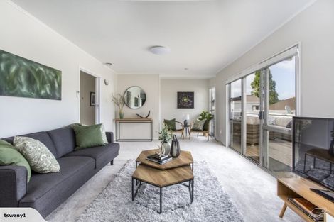 Photo of property in 1/20 Lambrown Drive, Totara Vale, Auckland, 0629