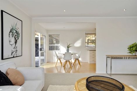 Photo of property in 18 Vonnell Place, Birkdale, Auckland, 0626