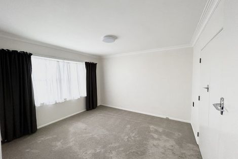 Photo of property in 32 Queenwood Road, Levin, 5510
